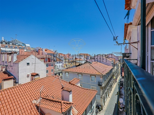 Investment Opportunity - 3 Bedroom Apartment 100m2 - Rua do Norte - Bairro Alto