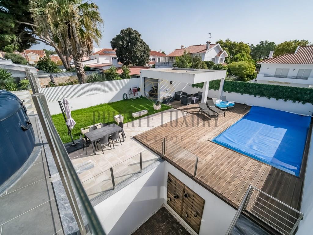 Luxury Villa T4 + 1 - A Paradise Refuge with Pool