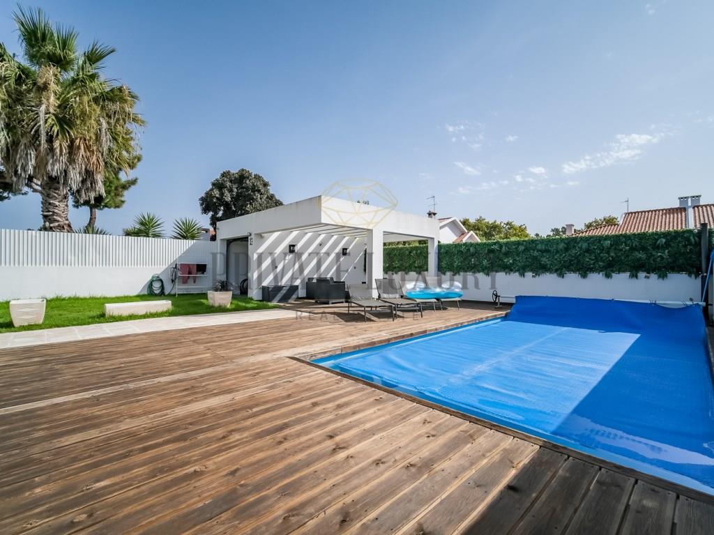 Luxury Villa T4 + 1 - A Paradise Refuge with Pool