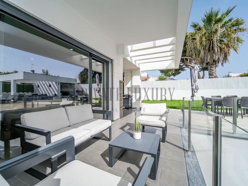 Luxury Villa T4 + 1 - A Paradise Refuge with Pool