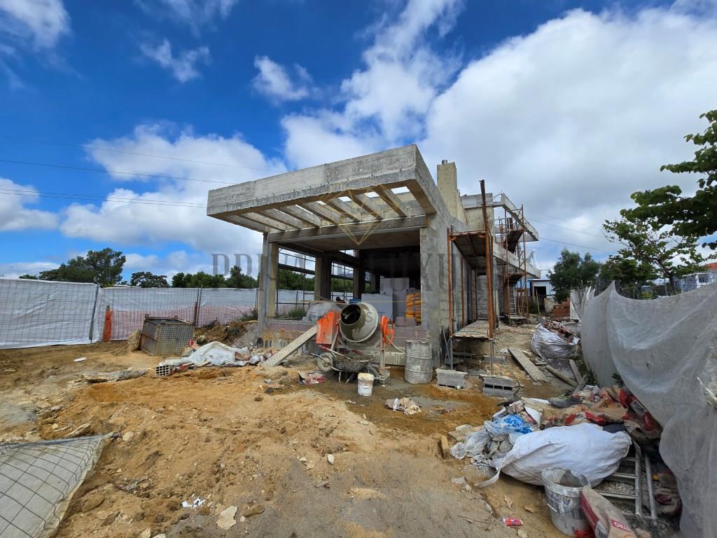 Villa de 3 dormitorios con piscina en excelente ubicación cerca de Sintra y de la autopista A16