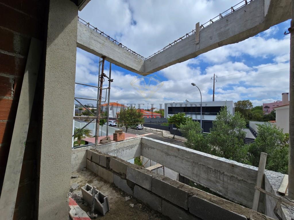 Villa de 3 dormitorios con piscina en excelente ubicación cerca de Sintra y de la autopista A16