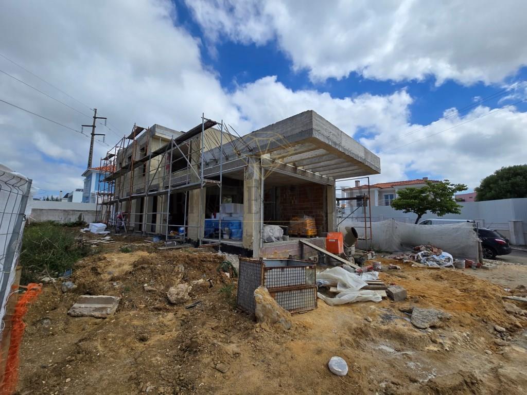 Villa de 3 dormitorios con piscina en excelente ubicación cerca de Sintra y de la autopista A16