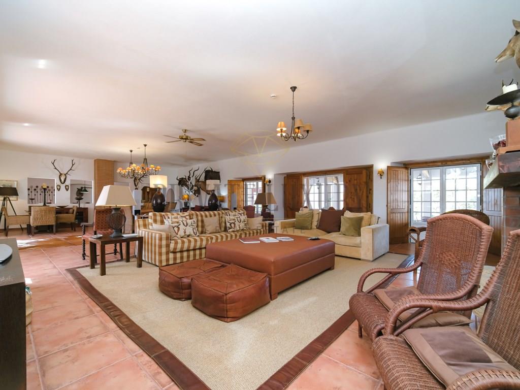 'Herdade Paradisíaca: A Dream Property with 380 hectares, Private Pool and Luxurious Suites in the H