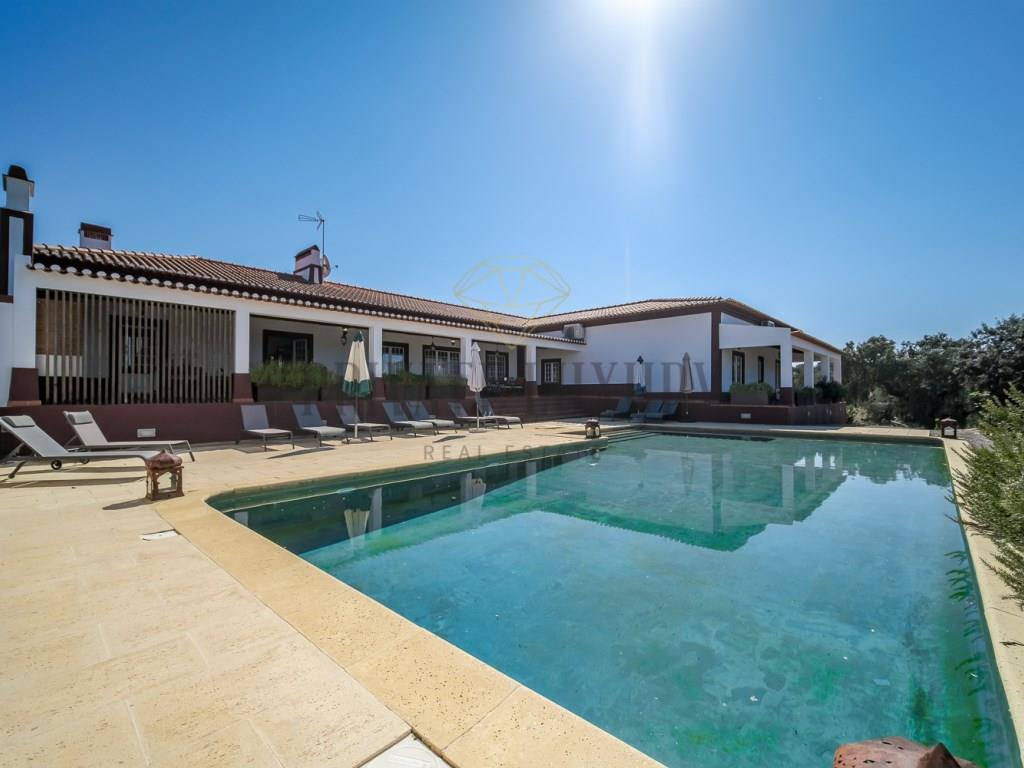 'Herdade Paradisíaca: A Dream Property with 380 hectares, Private Pool and Luxurious Suites in the H
