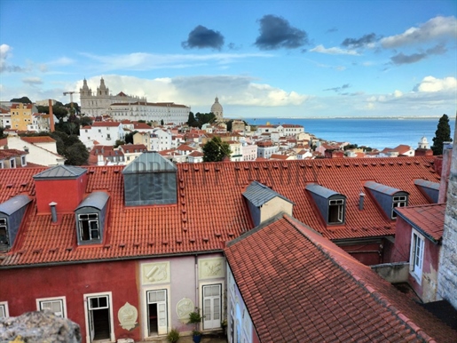 18Th century building - 1 700m2 - Pool, Garden, Tagus and Alfama view