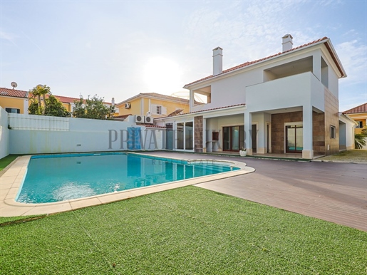 4 bedroom villa with pool in Moita with easy access to Lisbon