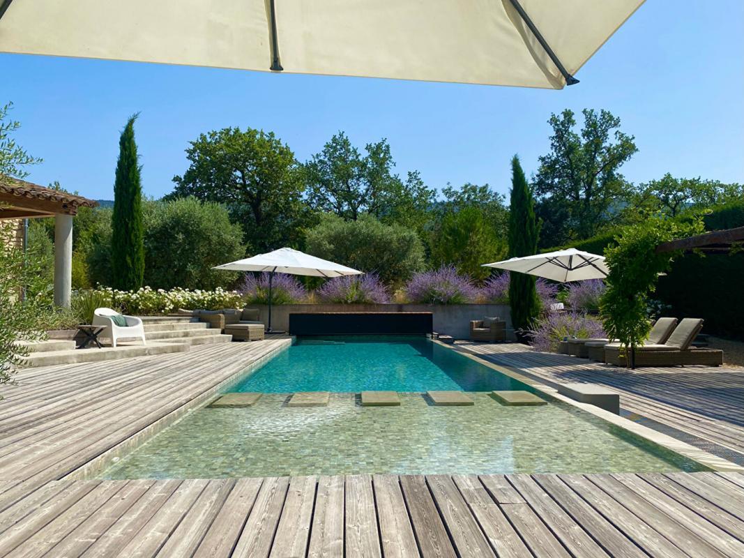 Superb stone house with swimming pool in the Luberon