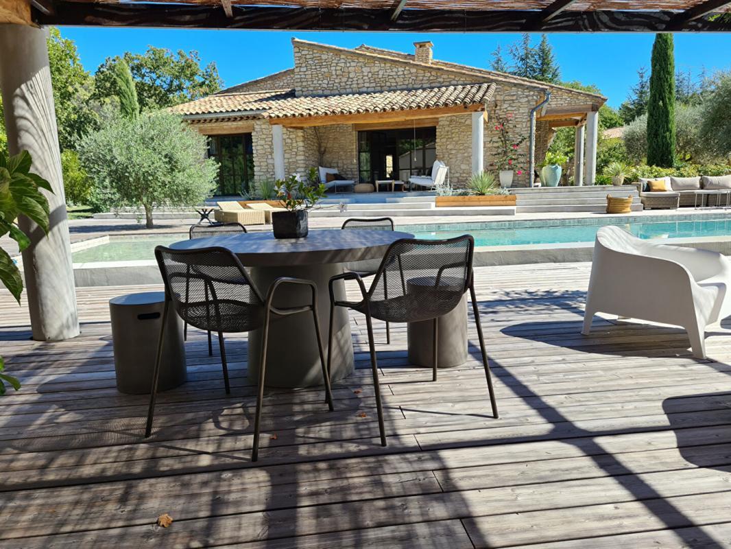 Superb stone house with swimming pool in the Luberon