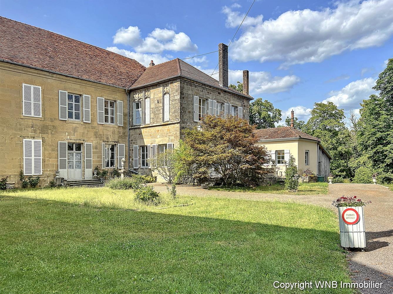 Une parti d'un château magnifiquement rénové m9914-86763