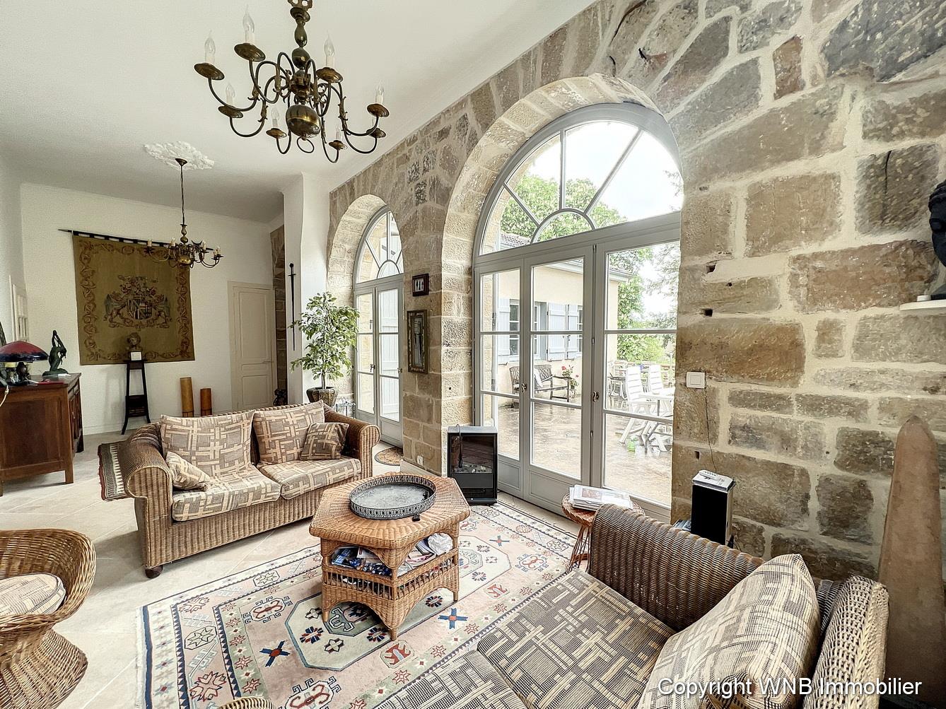 Une parti d'un château magnifiquement rénové m9914-86763