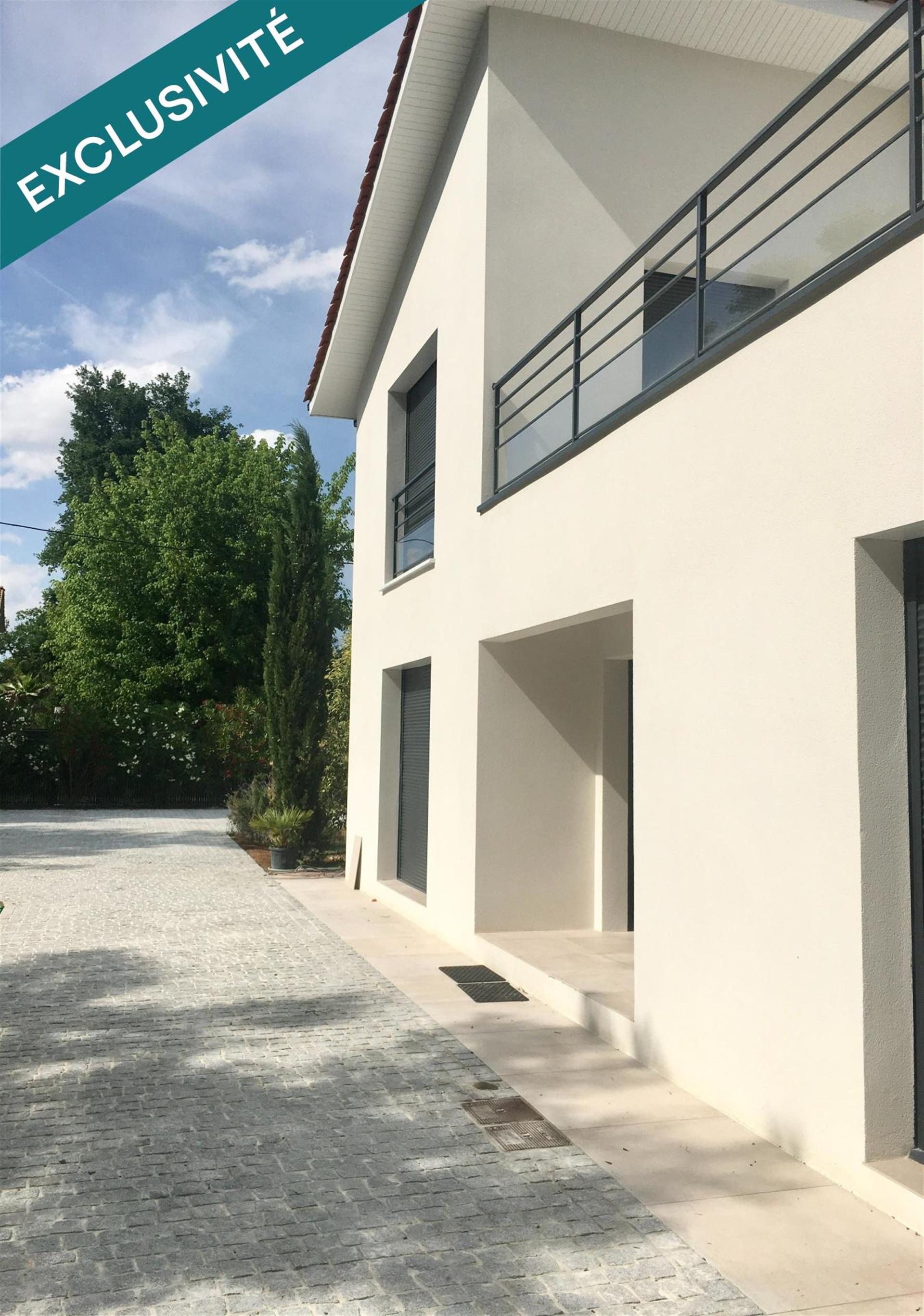 Purchase: Luxury property (33170)