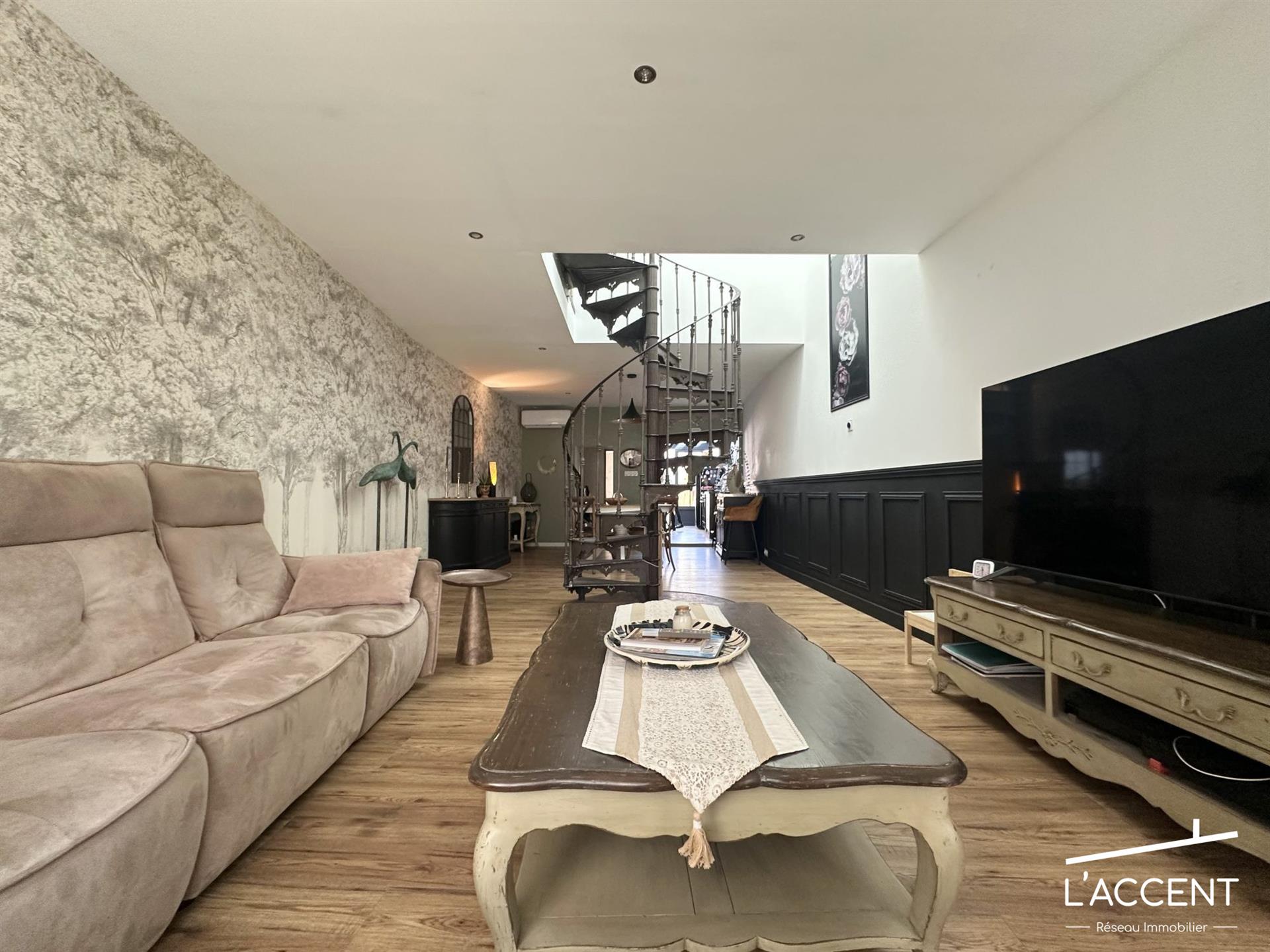 Purchase: Luxury property (30220)