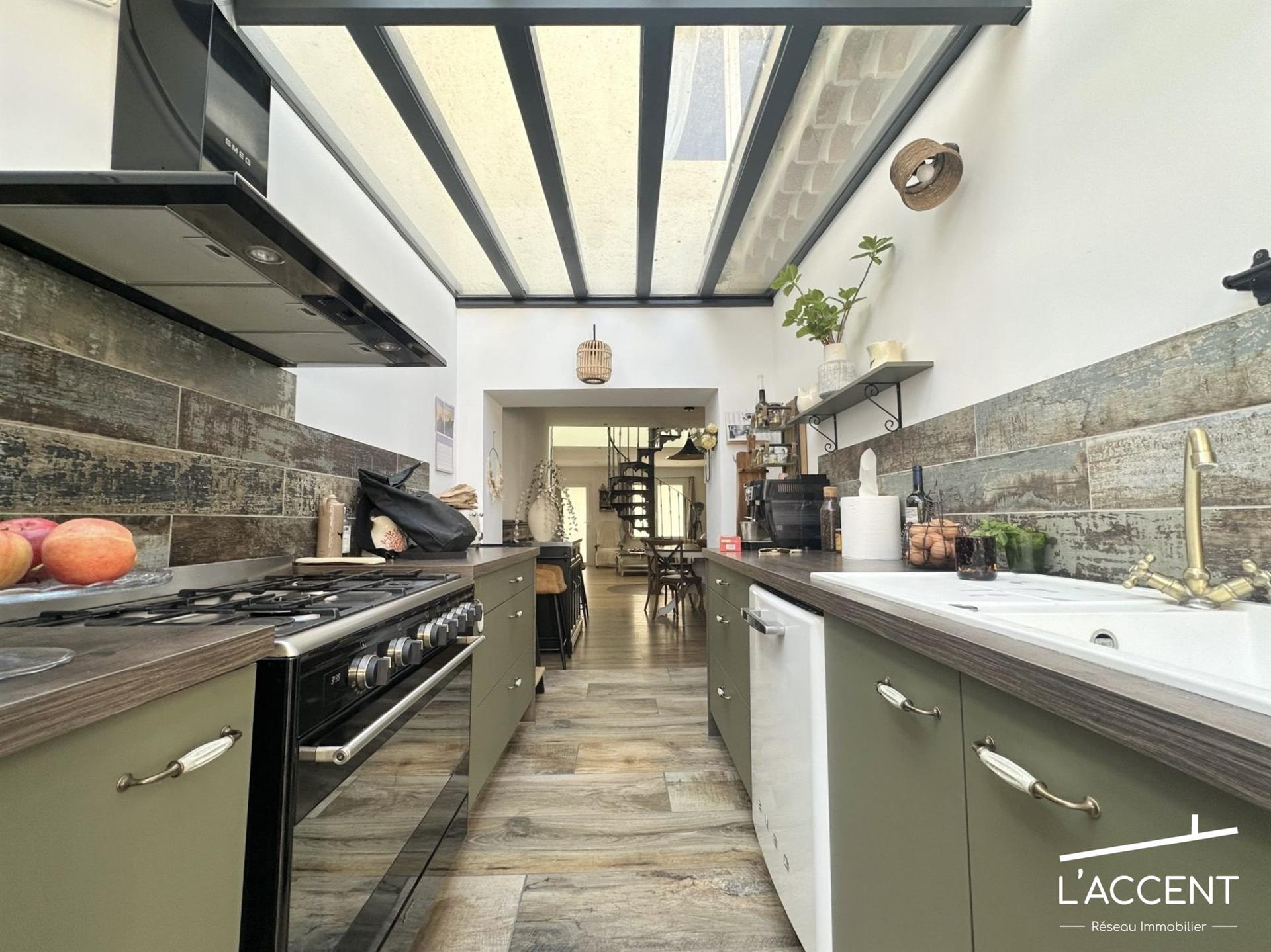 Purchase: Luxury property (30220)