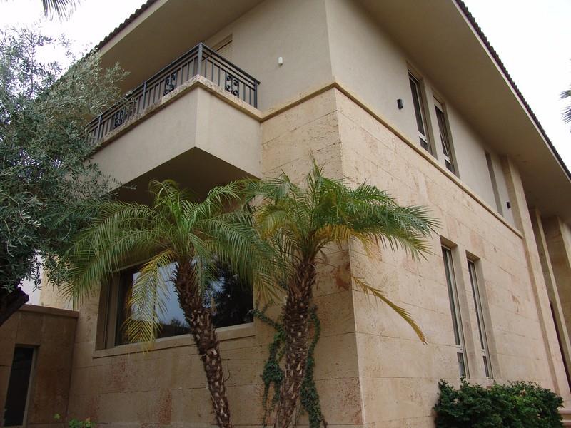 Luxurious Property Near the sea