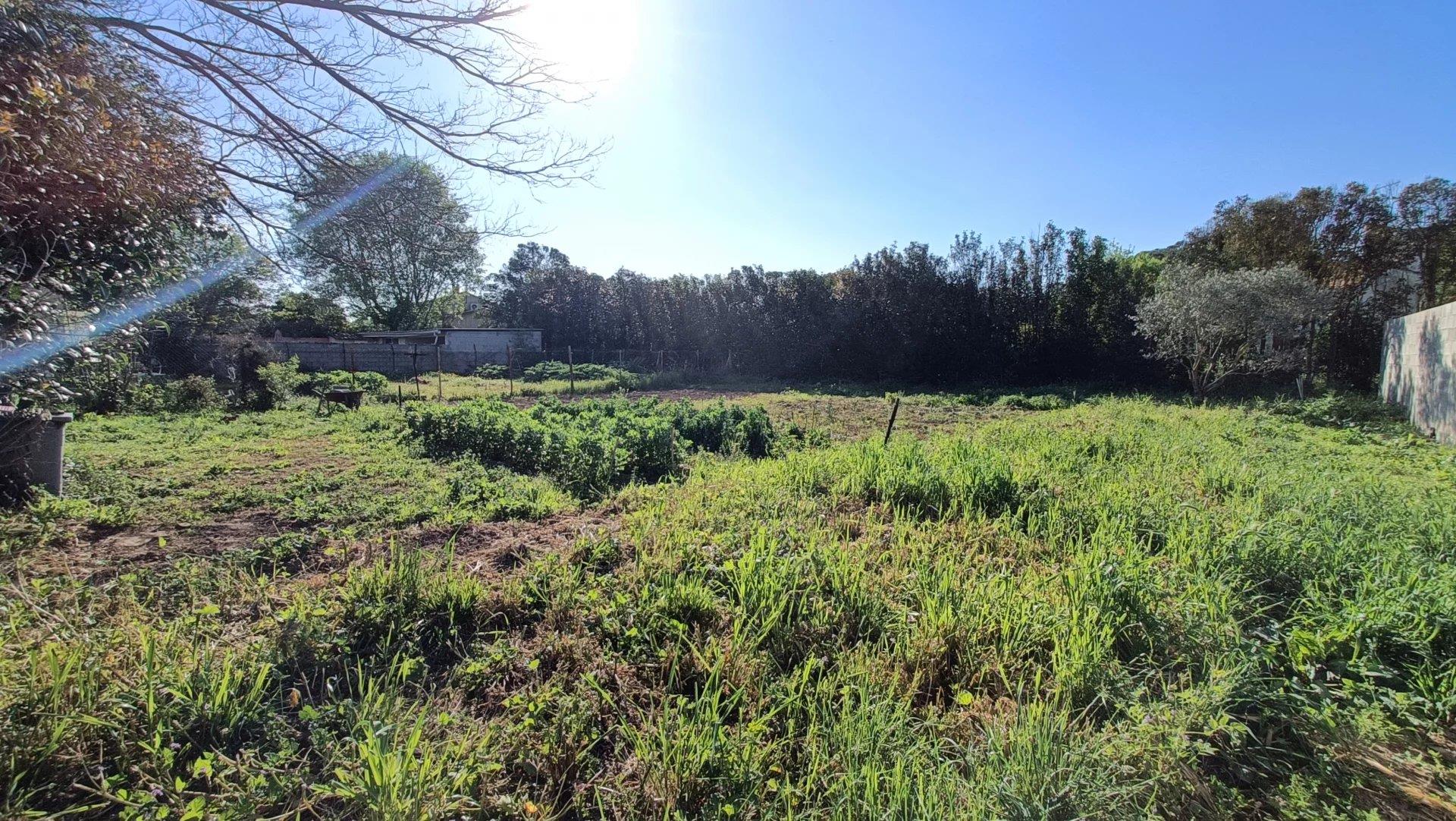 Serviced Land - 1371M2 - Lignan Sur Orb