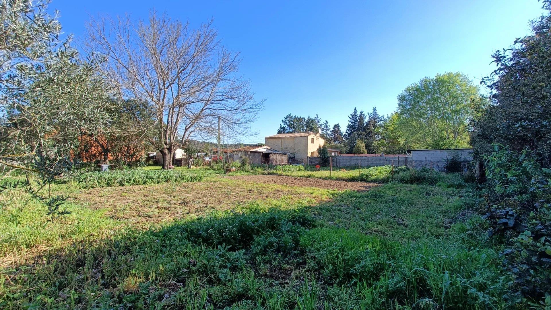 Serviced Land - 1371M2 - Lignan Sur Orb