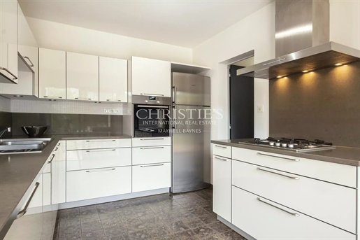Bright, attractive architectural property in Lagord
