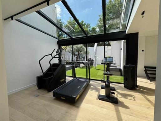 Remarkable contemporary house with garage in the heart of La Rochelle town centre