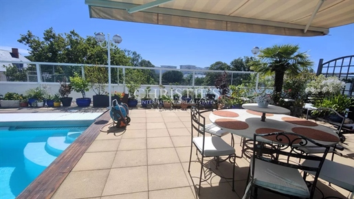 Les Minimes - Rare 4-bedroom Penthouse with pool, double garage and elevator