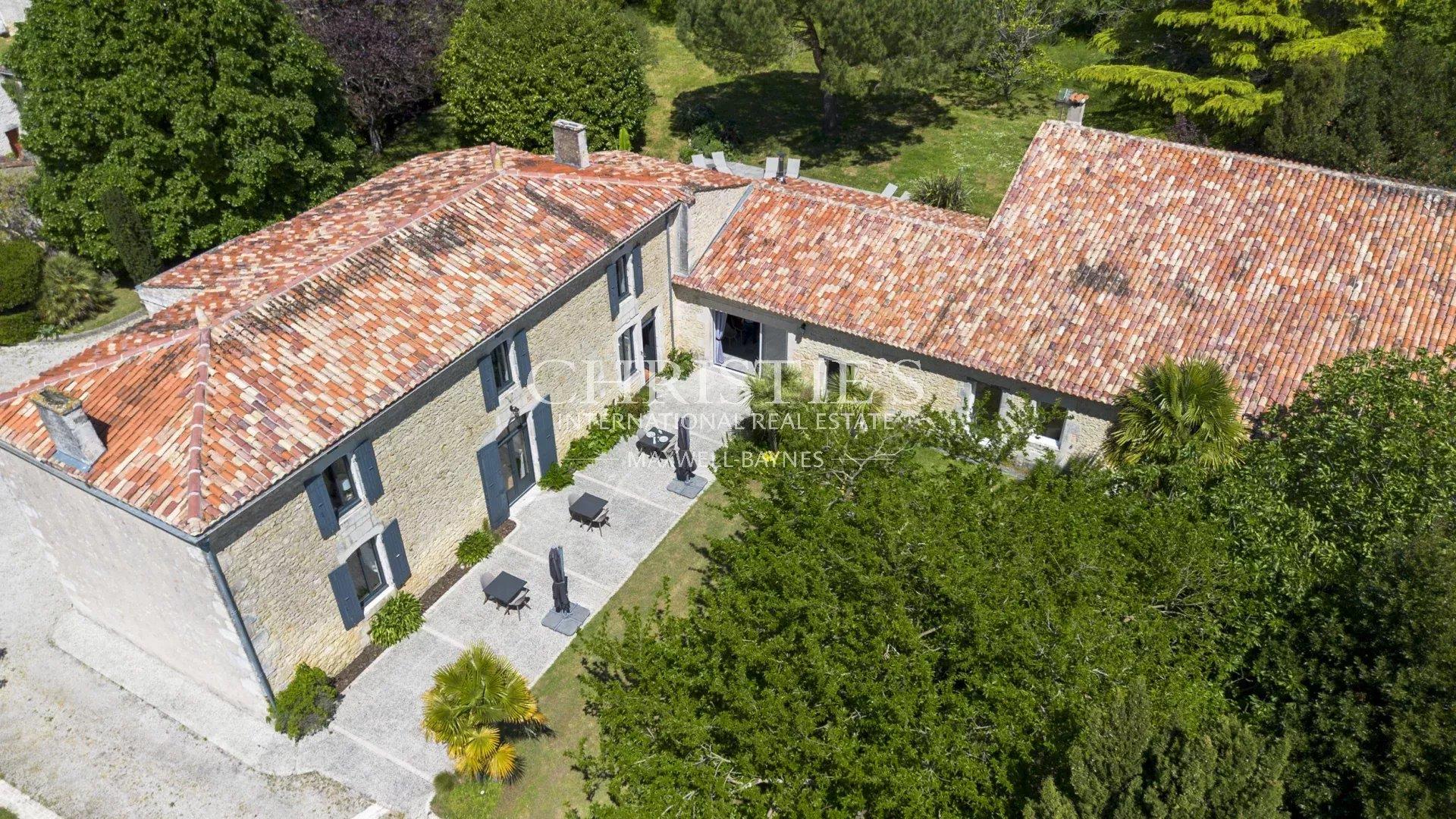 Meursac - Elegante Maison de Maître de 12 quartos, 7 suítes, caráter histórico e serviços de luxo