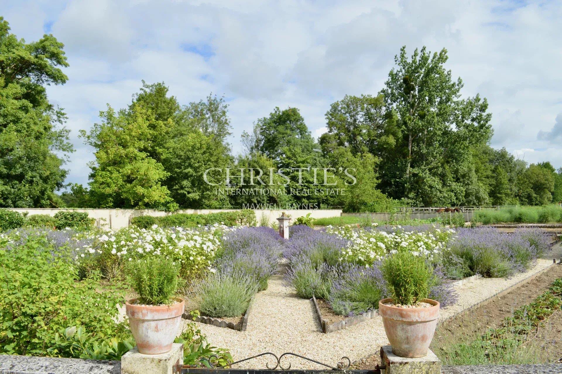 Breathtaking Country Chateau & Estate near Brantome