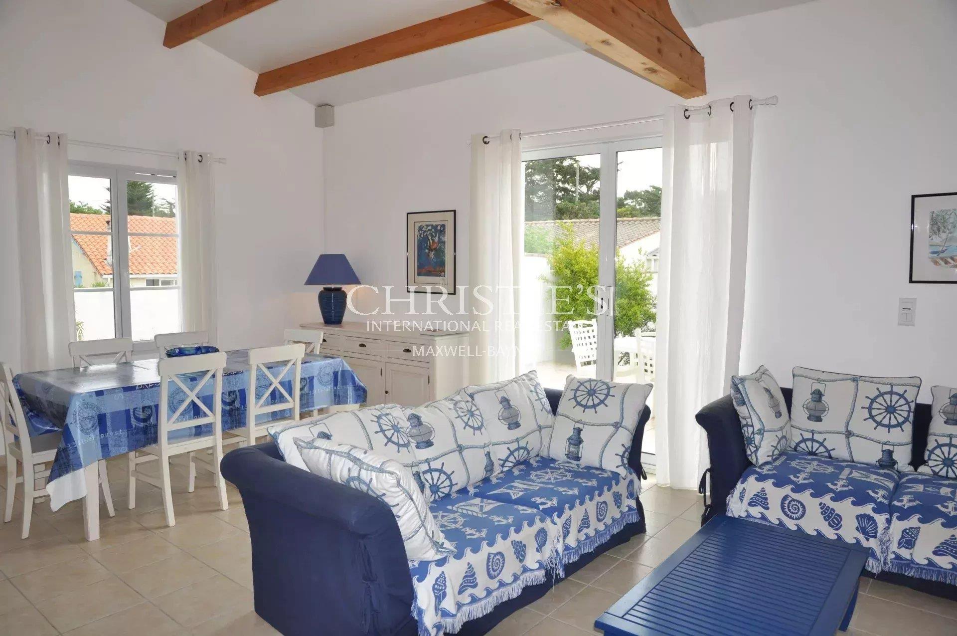 Saint-Georges-D’Oléron – Propriété d’exception composée de 6 Gîtes avec piscine, à deux pas de la pl