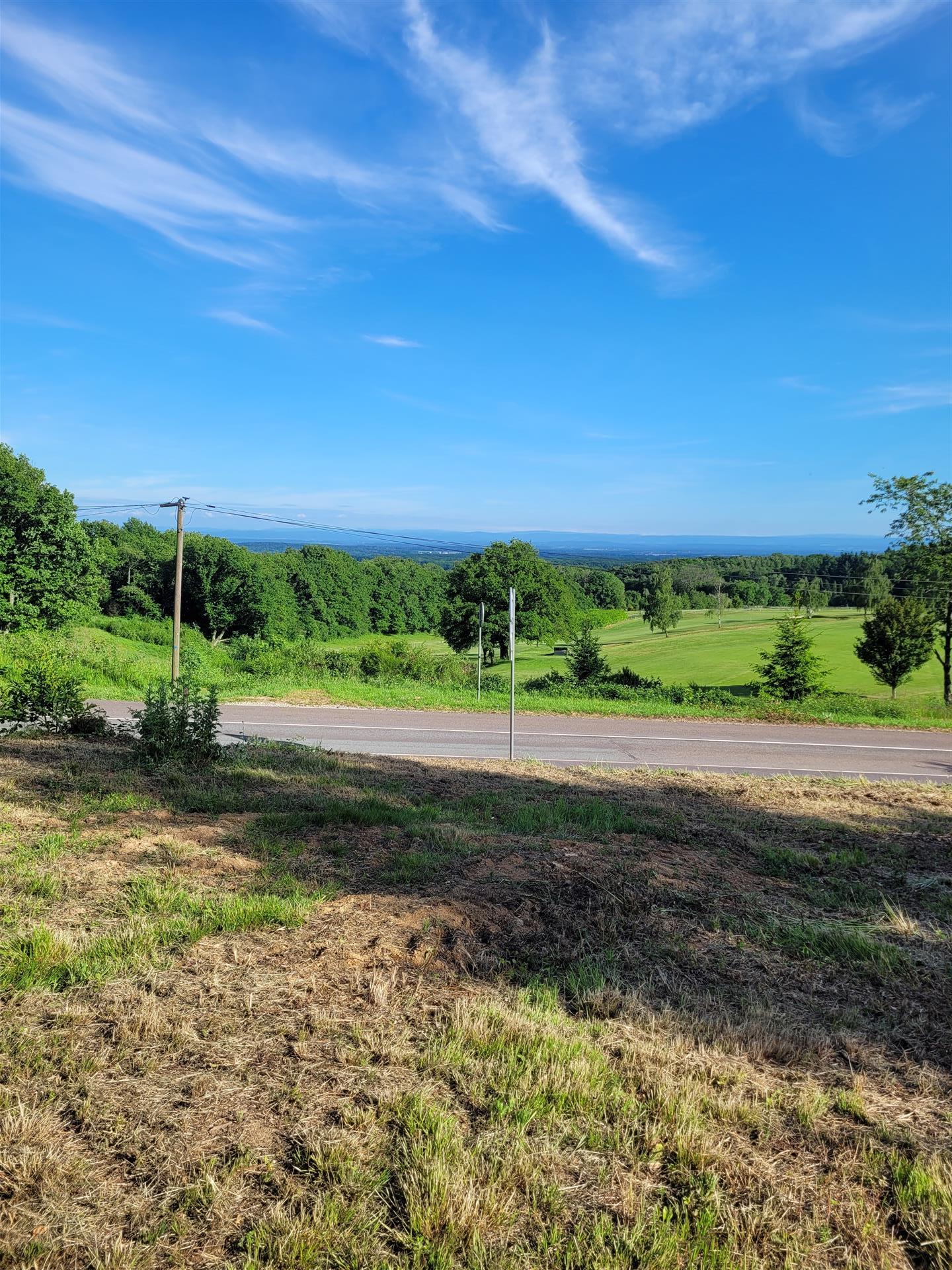 Superb land in the middle of nature (golf)