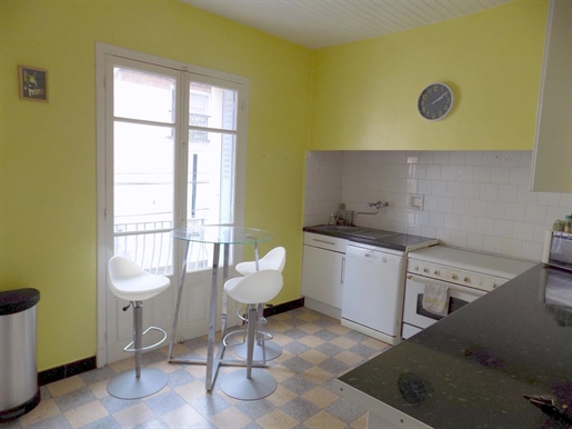Rare Large good quality townhouse in the centre of Quillan with two garages.