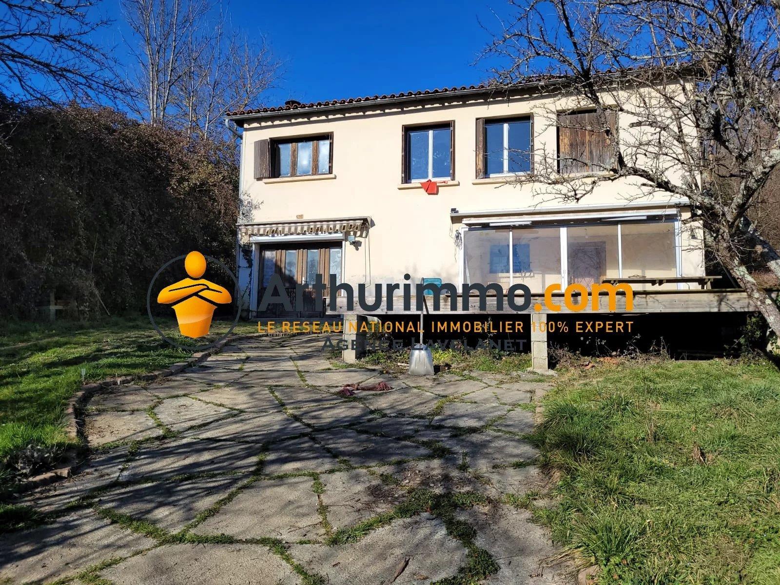 Lavelanet 5 room house on a fenced plot of 771M² with garage