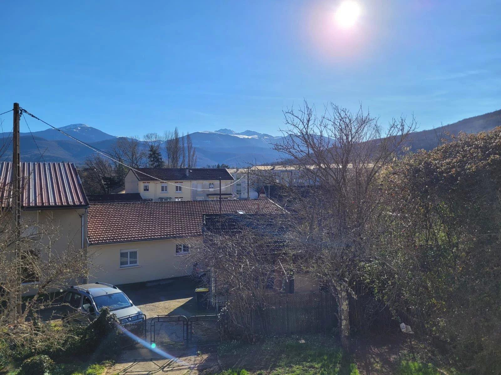 Lavelanet 5 room house on a fenced plot of 771M² with garage