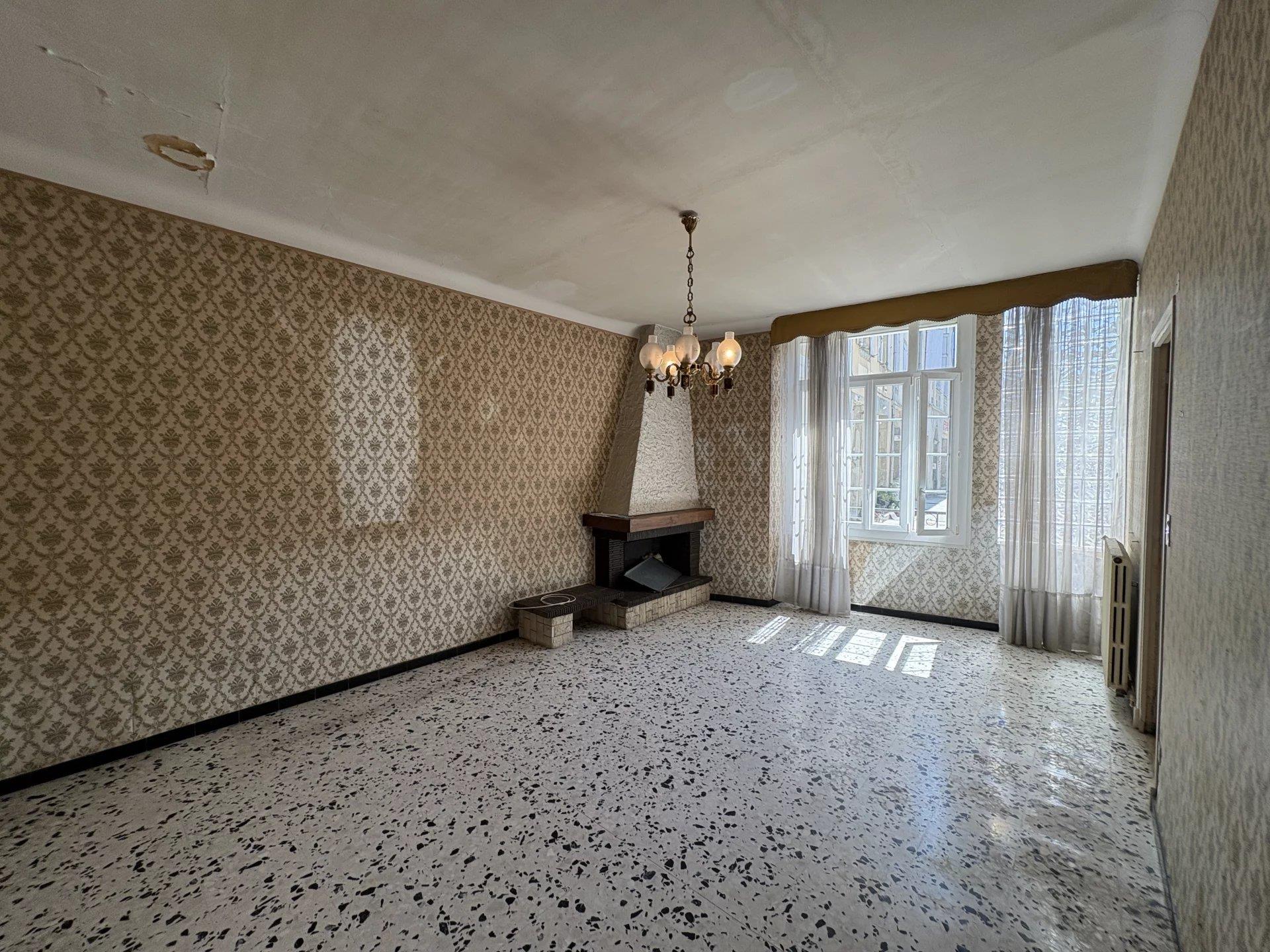 For sale in Lavelanet large house with garden