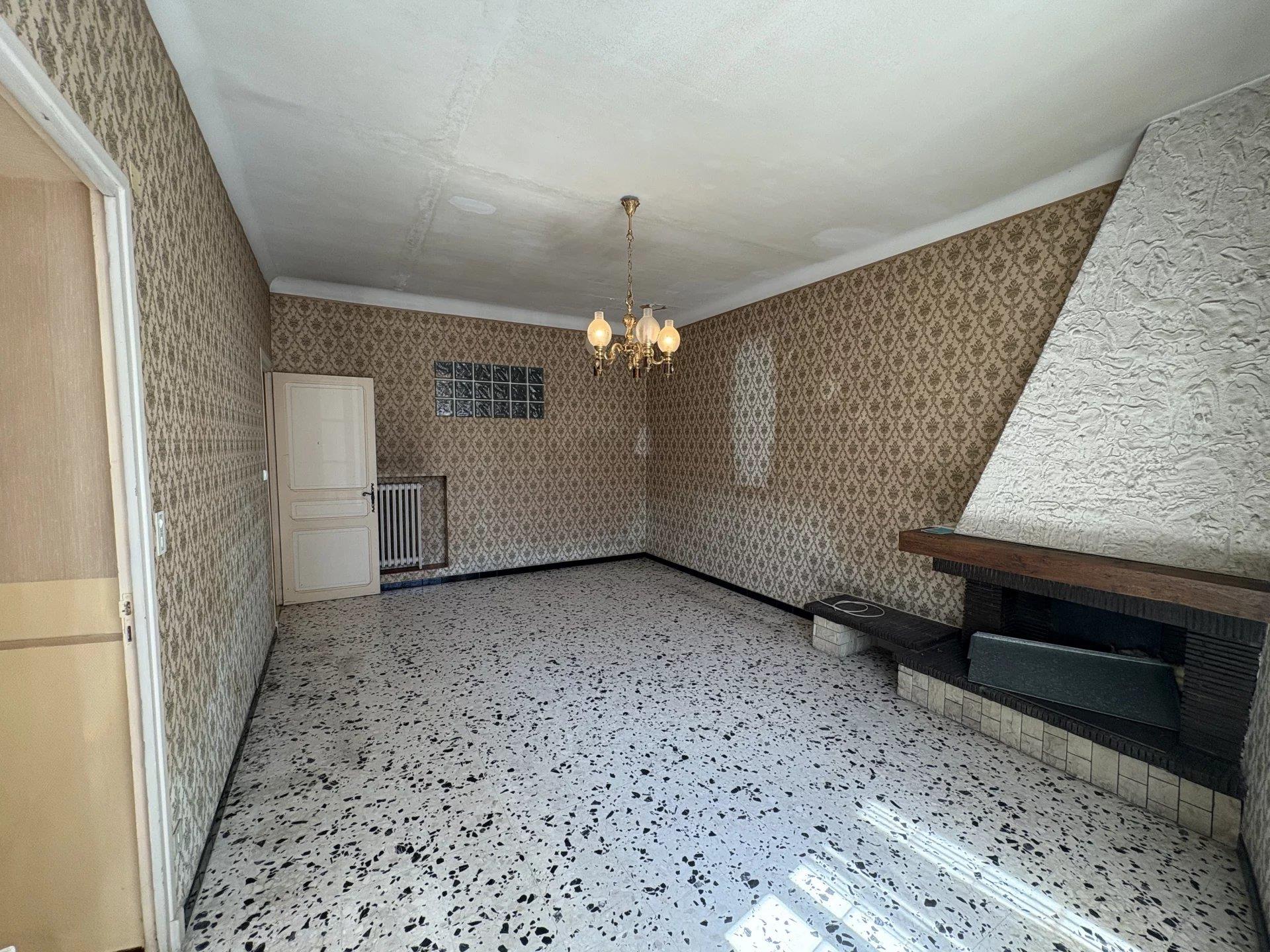 For sale in Lavelanet large house with garden