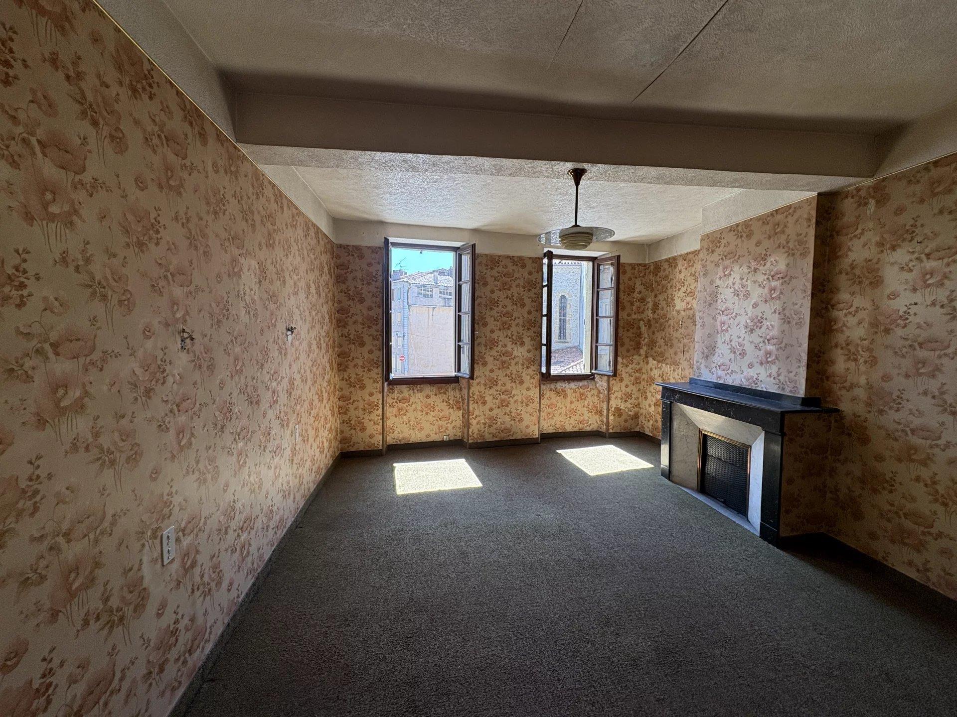 For sale in Lavelanet large house with garden
