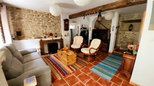 Charmante maison de village de 3 chambres, prête à emménager, avec jardin et Garage/atelier !