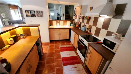 Charming 3 bedroom village house, ready to move into, with garden and Garage/workshop!