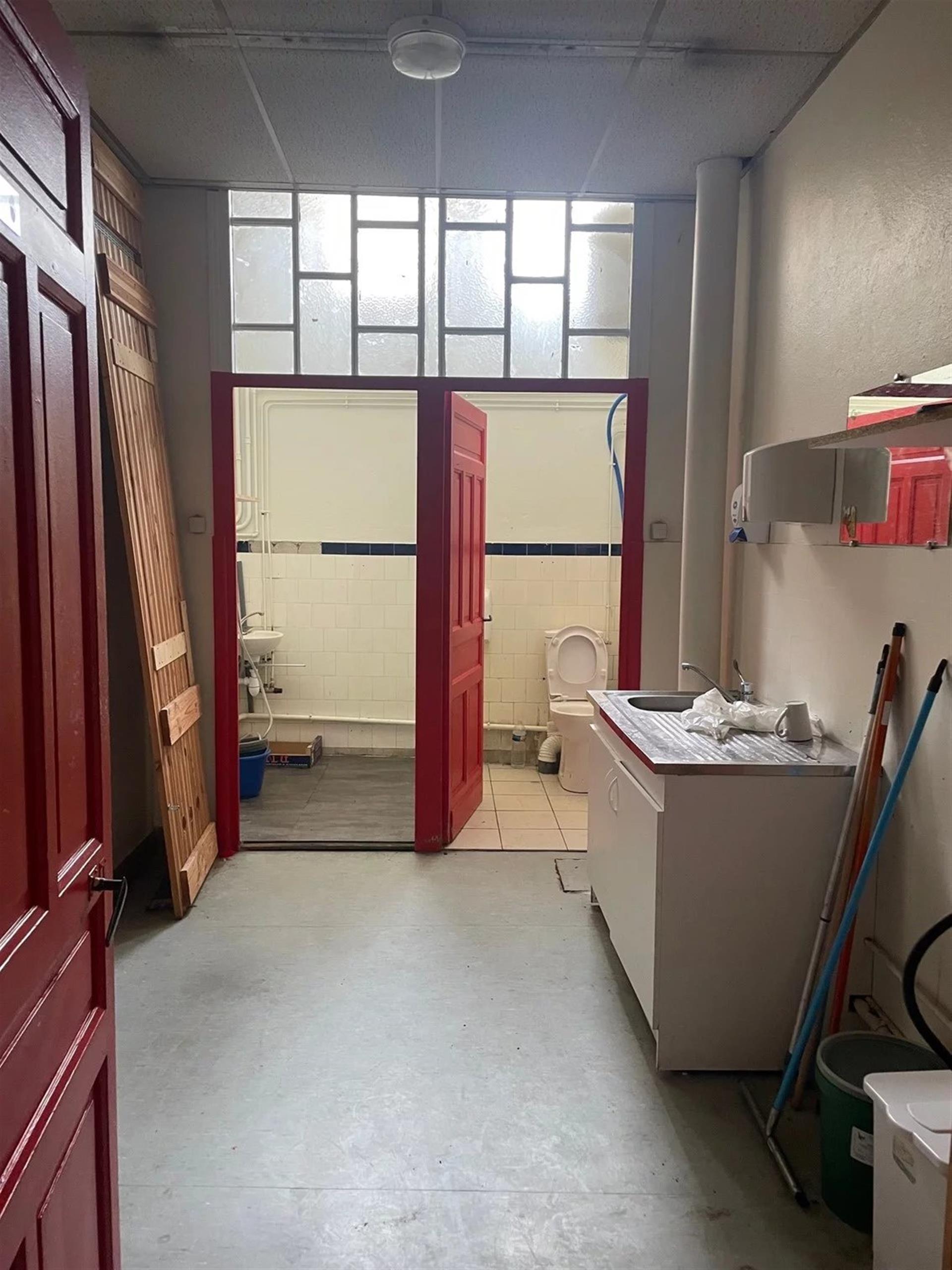 Purchase: Business premises (09300)