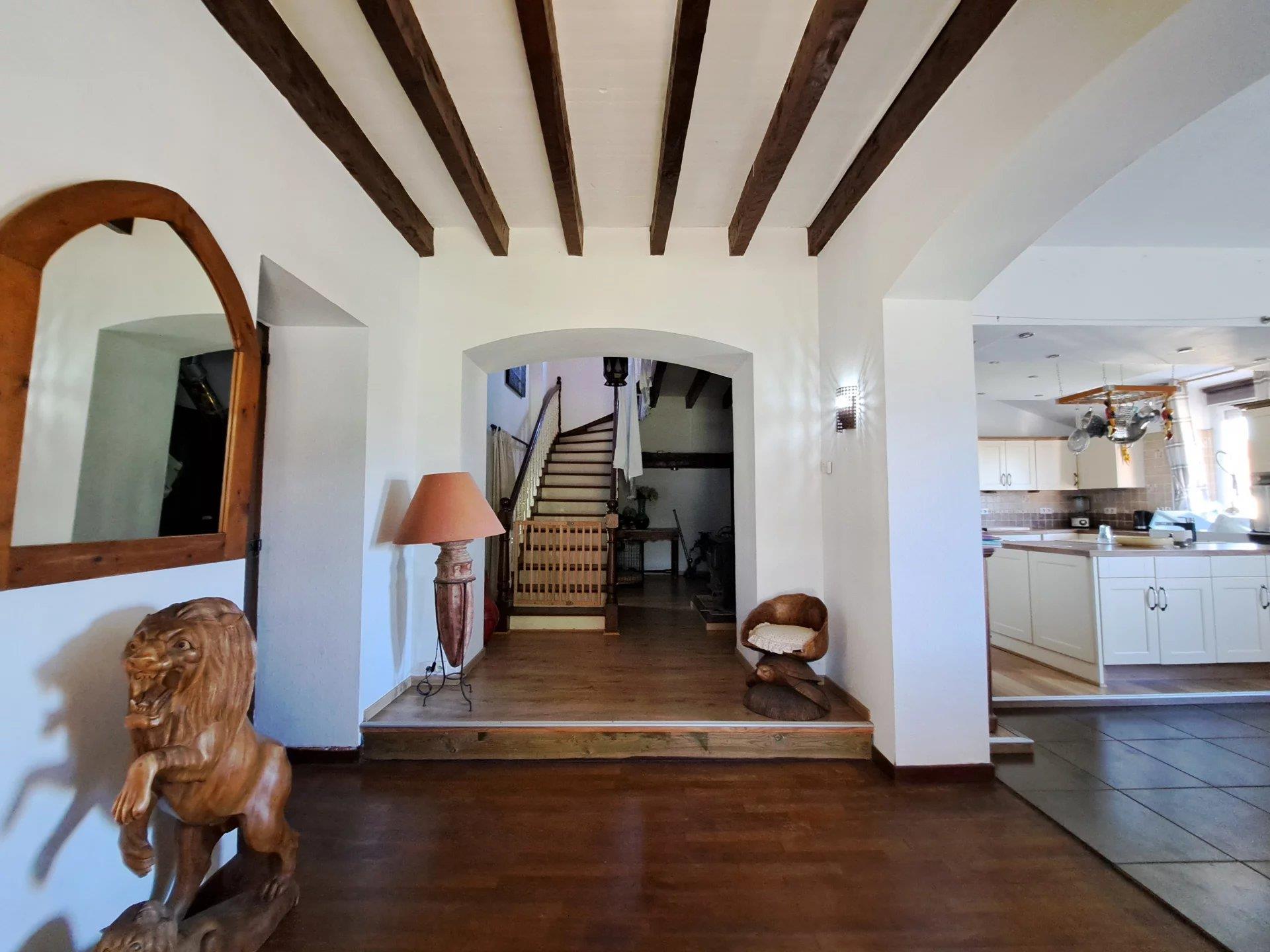 Property of 1.7 hectares, 3 houses, swimming pool and with mountain view.