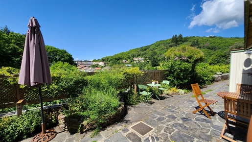 Beautiful 6 Bedroom house (185m2) with superb views and 600m2 garden!
