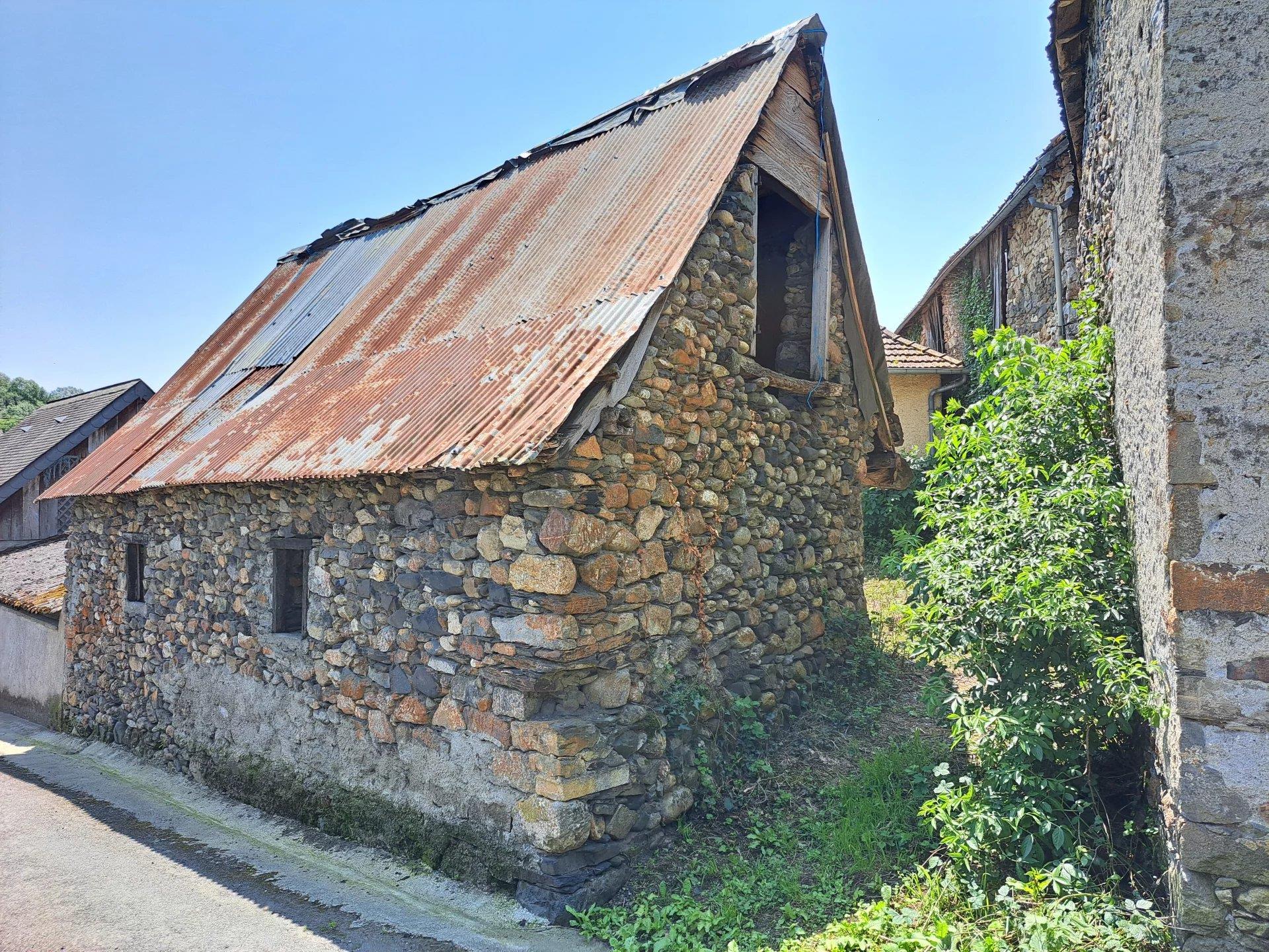 Stone house to renovate with 2 barns.