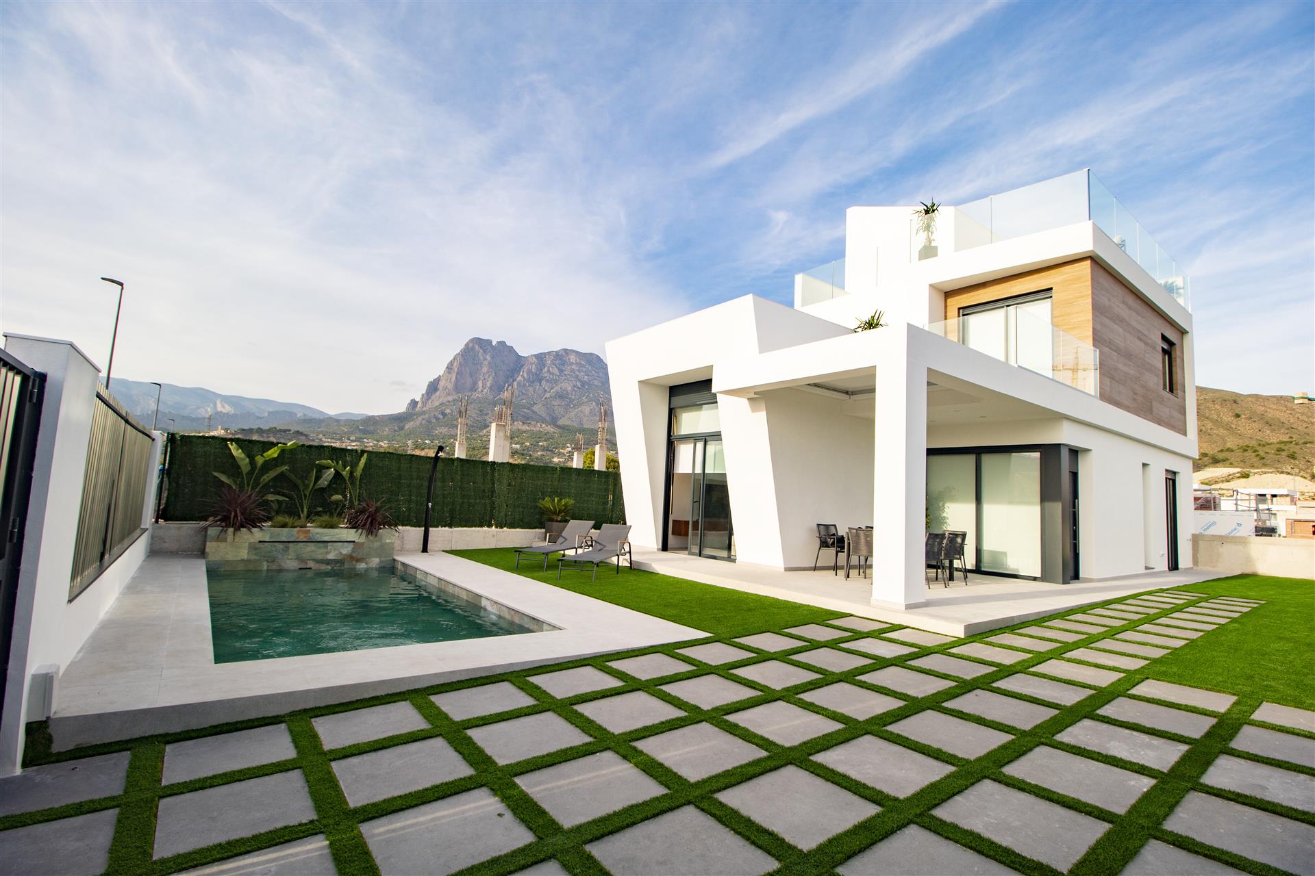 Modern Villas in Finestrat – Only 3 Units Left – Ready to Move In