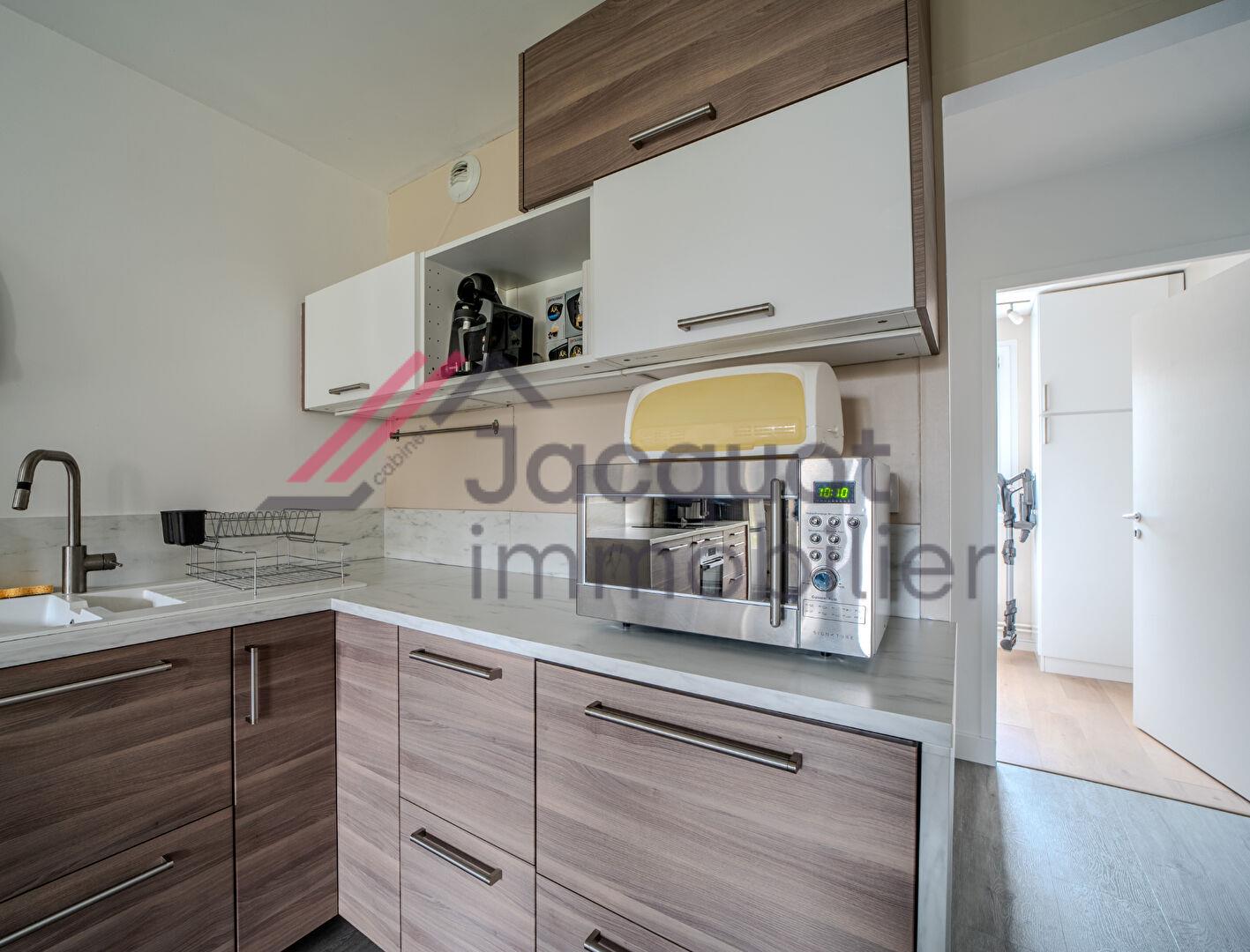 Appartement à vendre, 69m², Lons-le-Saunier