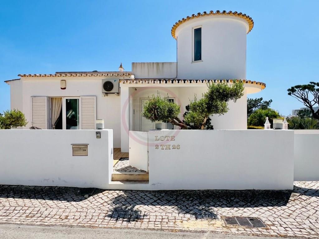 3+1 bedroom villa in the center of Vilamoura