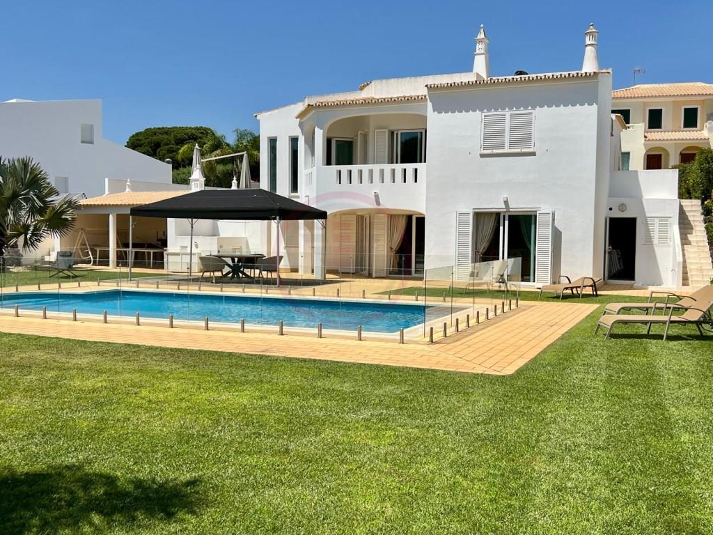 3+1 bedroom villa in the center of Vilamoura