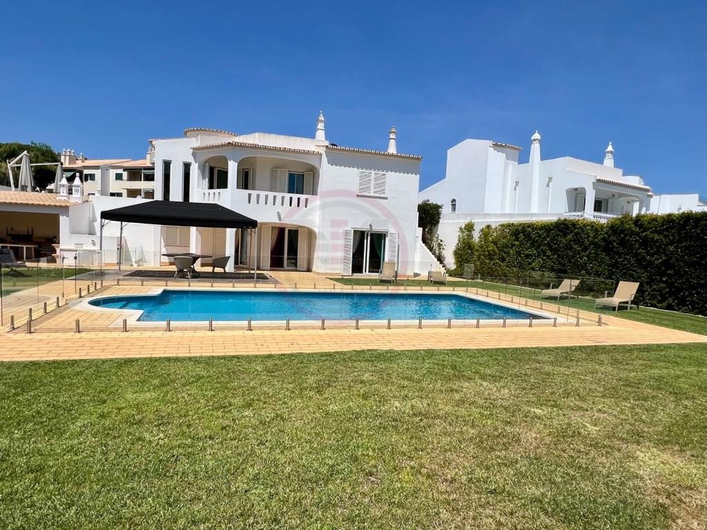 3+1 bedroom villa in the center of Vilamoura