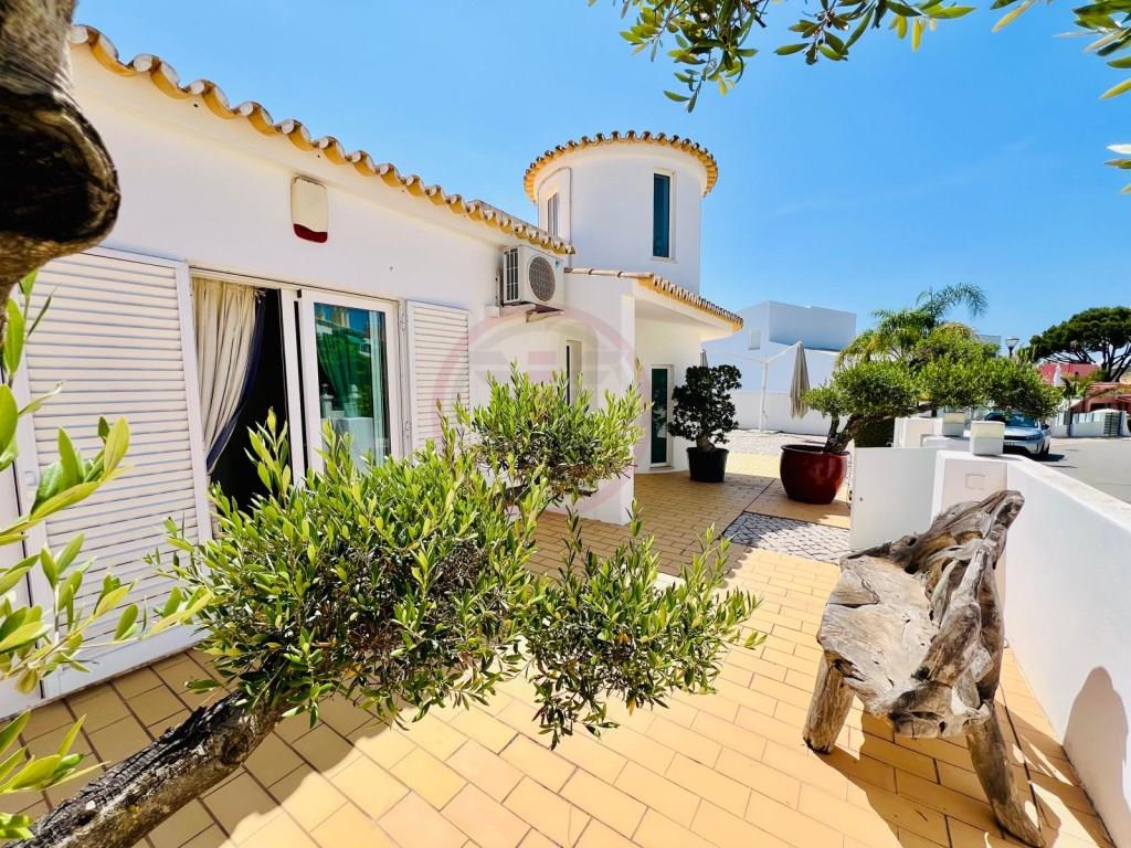3+1 bedroom villa in the center of Vilamoura