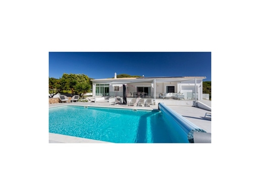 Stylish 4 Bedroom Villa - Near Vale do Lobo