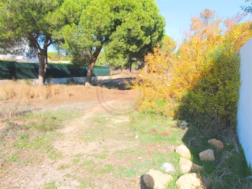 Land for construction of a villa near Quinta do Lago and Vale do Lobo