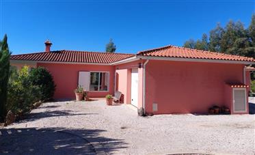 Property with an area of around 15,000m2 (1.5 hectares), consisting of a 3-bedroom villa, swimming p