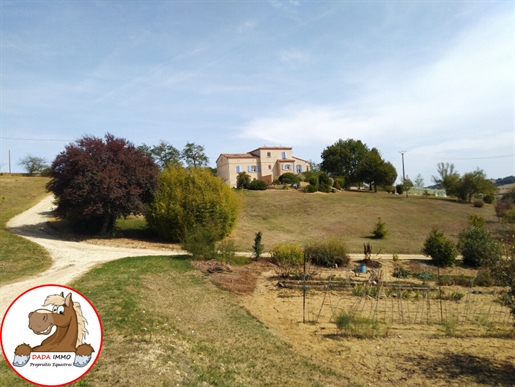 Equestrian property on 10 hectares